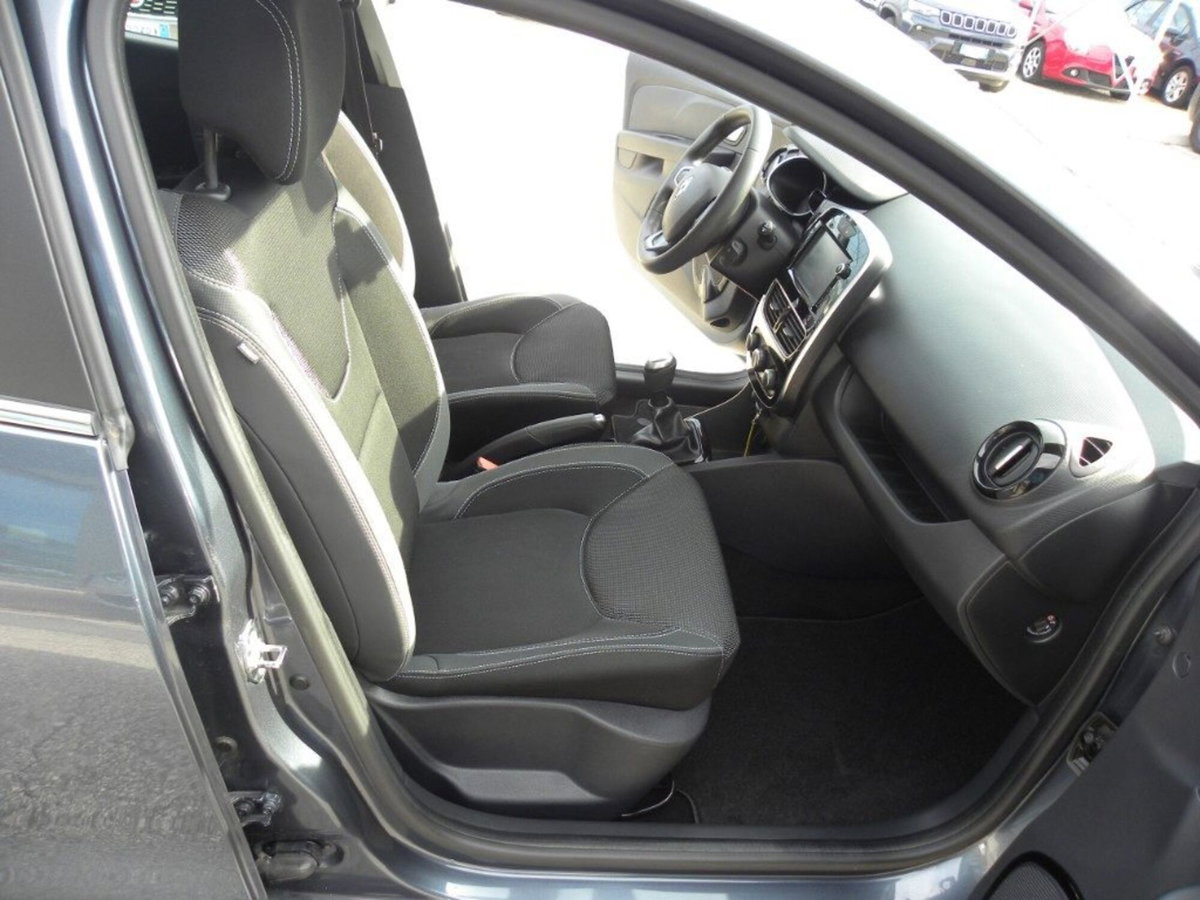 Renault Clio TCe 12V 90 CV GPL 5 porte Moschino Zen (6)