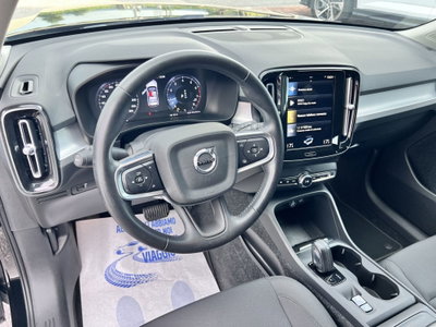 Volvo XC40 T3 Geartronic Momentum Pro (14)