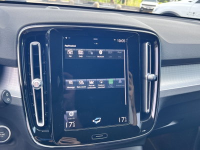 Volvo XC40 T3 Geartronic Momentum Pro (17)