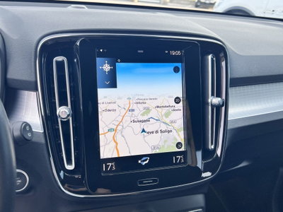 Volvo XC40 T3 Geartronic Momentum Pro (18)
