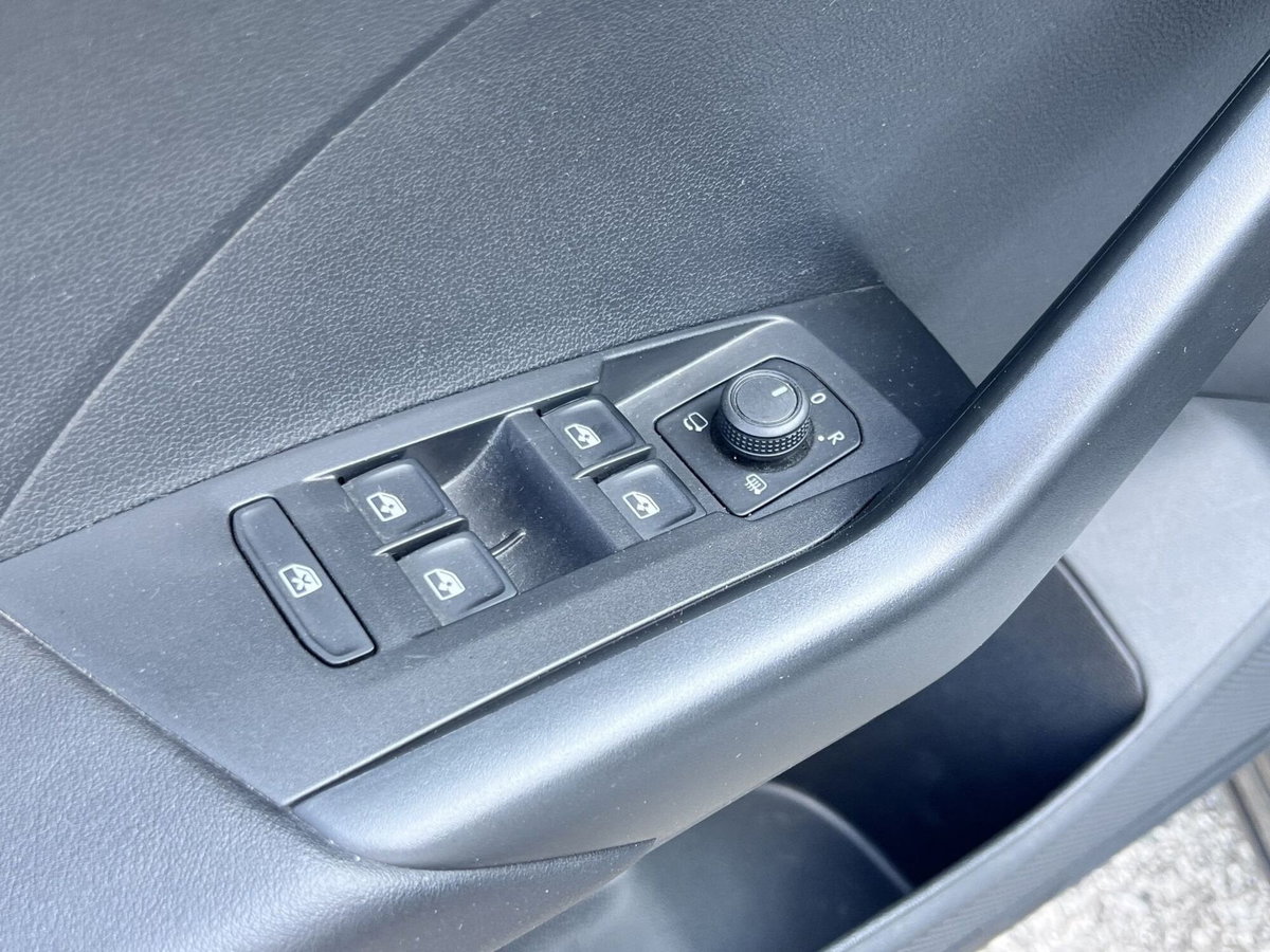 Volkswagen T-Cross 1.0 TSI Style BMT (9)