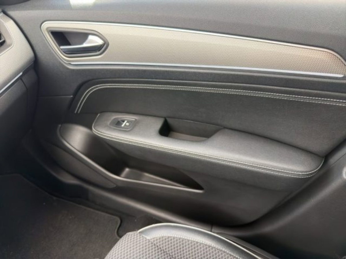 Renault Arkana E-Tech 145 CV Intens (17)
