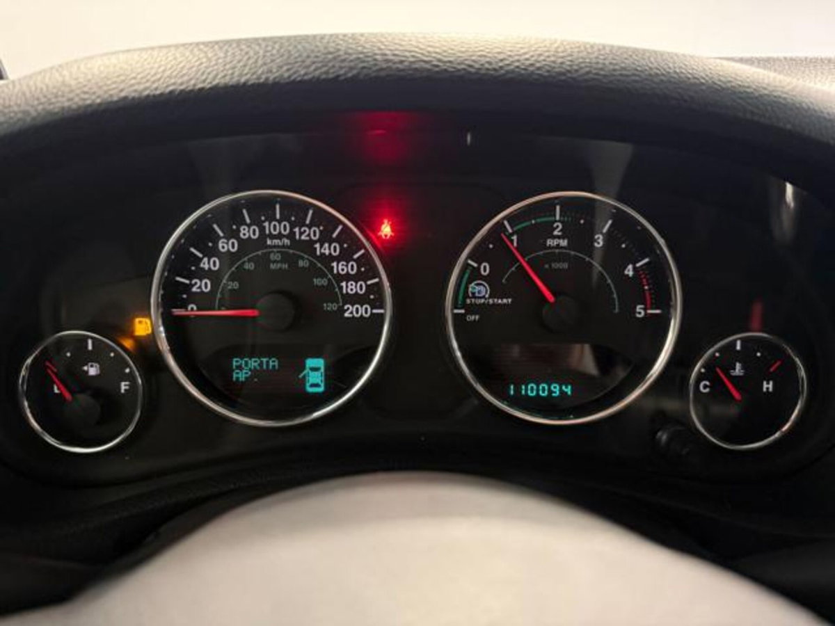 Jeep Wrangler 2.8 CRD DPF Sahara (16)