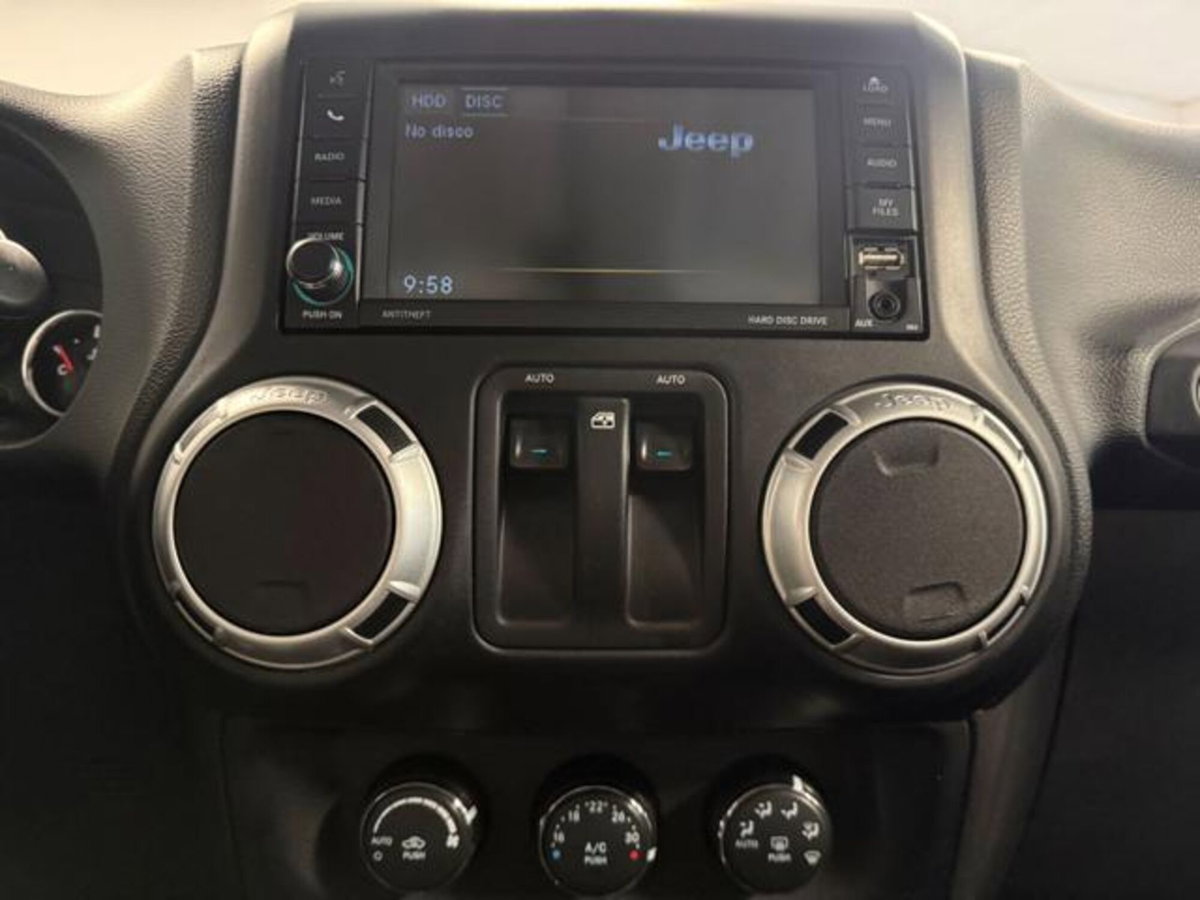 Jeep Wrangler 2.8 CRD DPF Sahara (18)