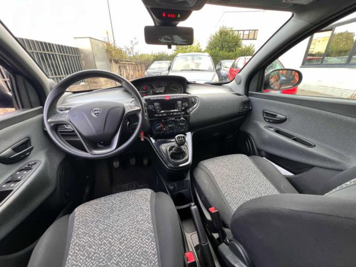 Lancia Ypsilon 1.0 FireFly 5 porte S&S Hybrid Silver Plus (10)