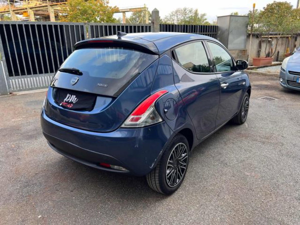 Lancia Ypsilon 1.0 FireFly 5 porte S&S Hybrid Silver Plus (4)