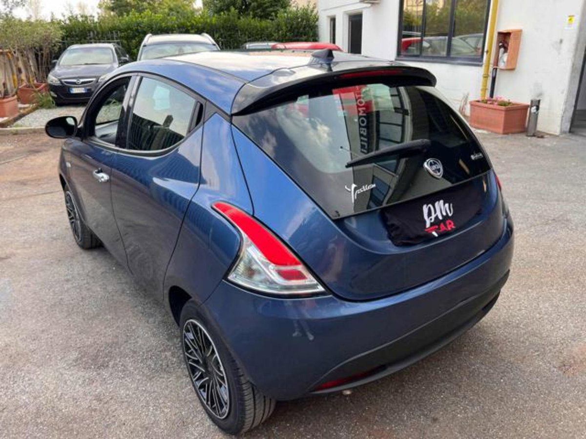 Lancia Ypsilon 1.0 FireFly 5 porte S&S Hybrid Silver Plus (6)