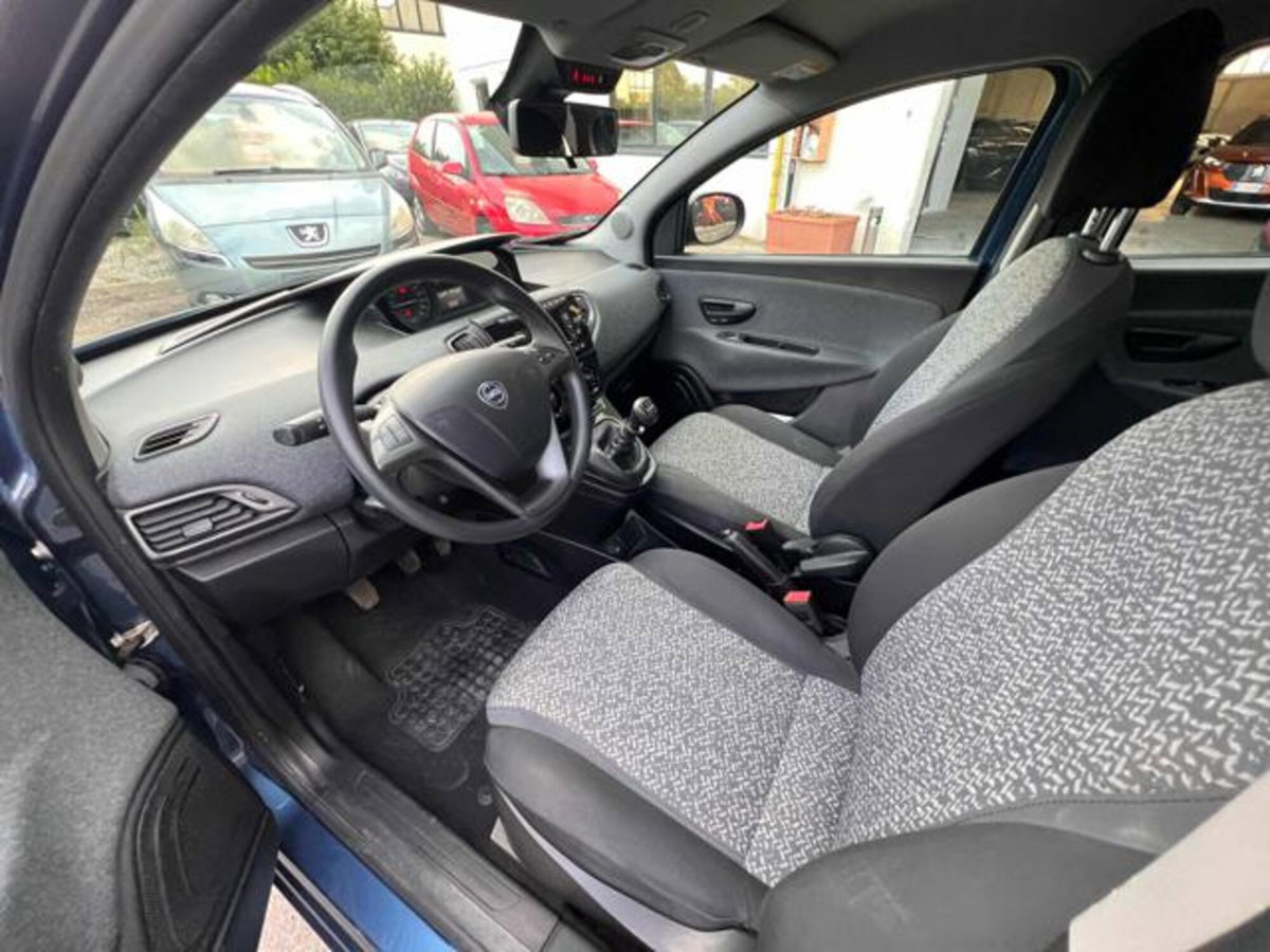 Lancia Ypsilon 1.0 FireFly 5 porte S&S Hybrid Silver Plus (7)