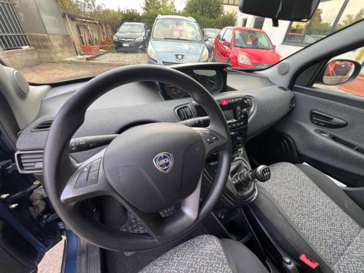 Lancia Ypsilon 1.0 FireFly 5 porte S&S Hybrid Silver Plus (8)