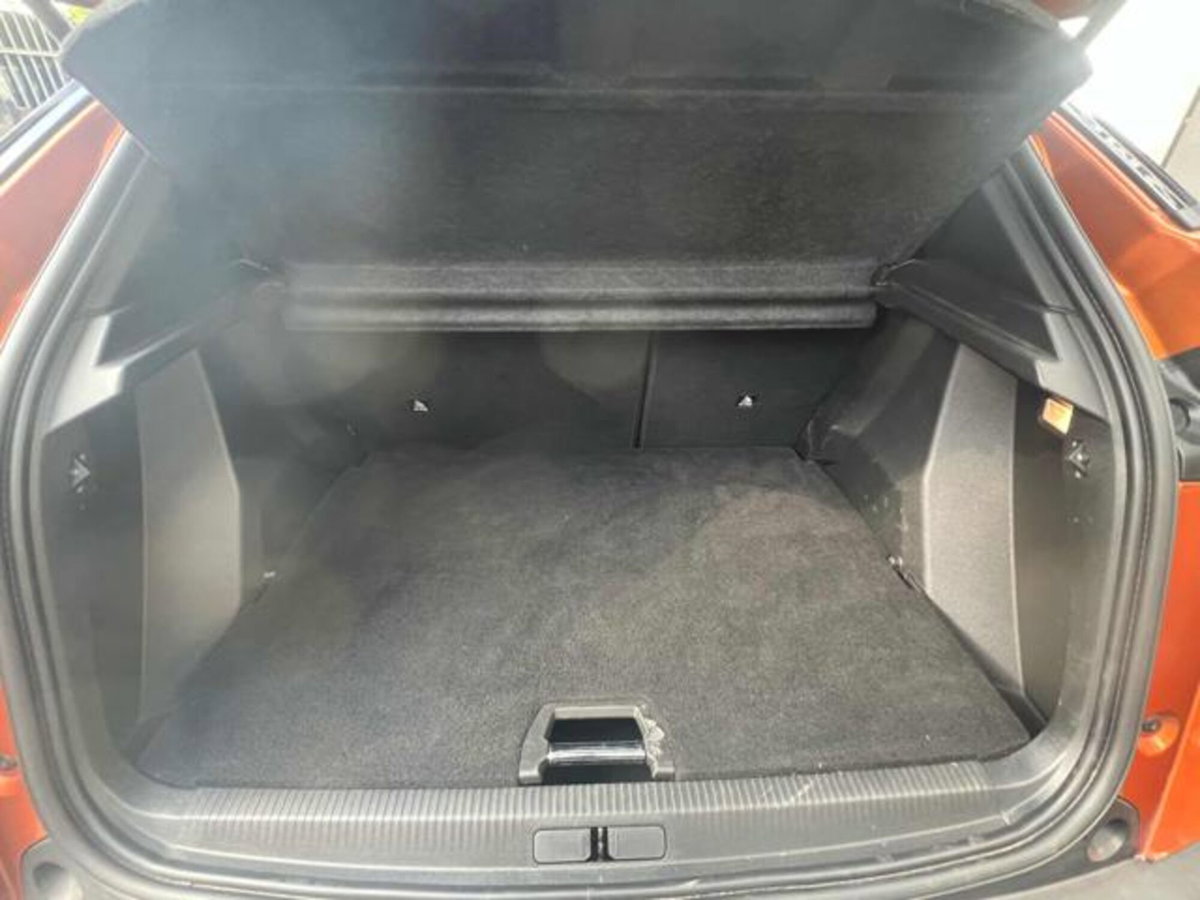 Peugeot 2008 PureTech 130 S&S EAT8 Allure Pack (17)