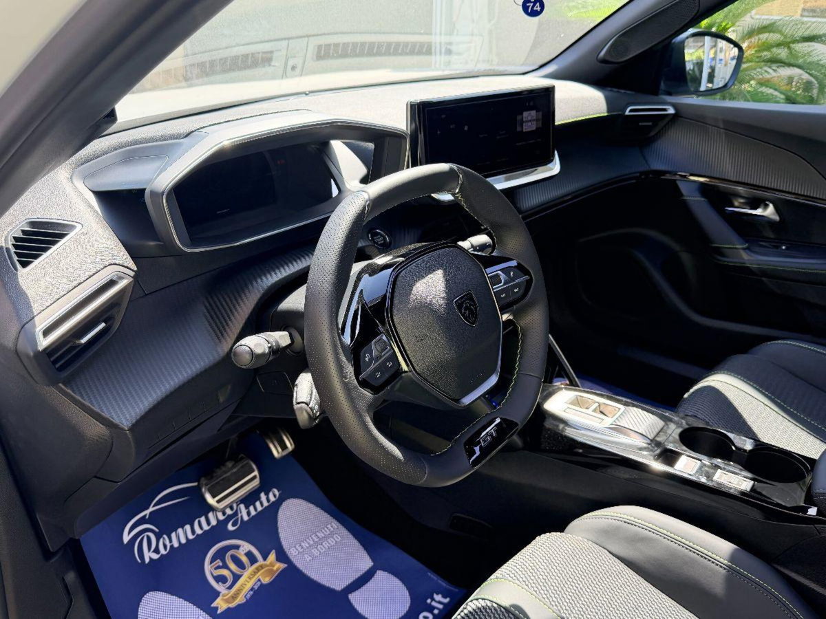 Peugeot 2008 1.2 hybrid GT Exclusive 145cv e-dcs6 (11)
