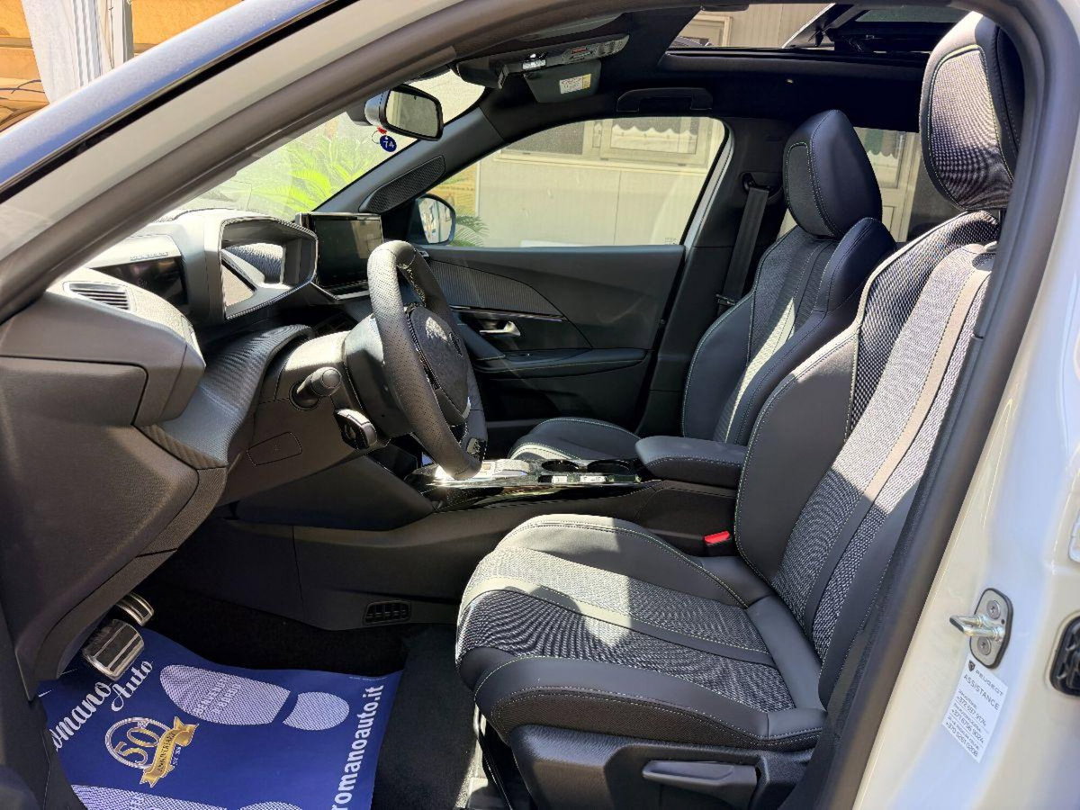 Peugeot 2008 1.2 hybrid GT Exclusive 145cv e-dcs6 (12)