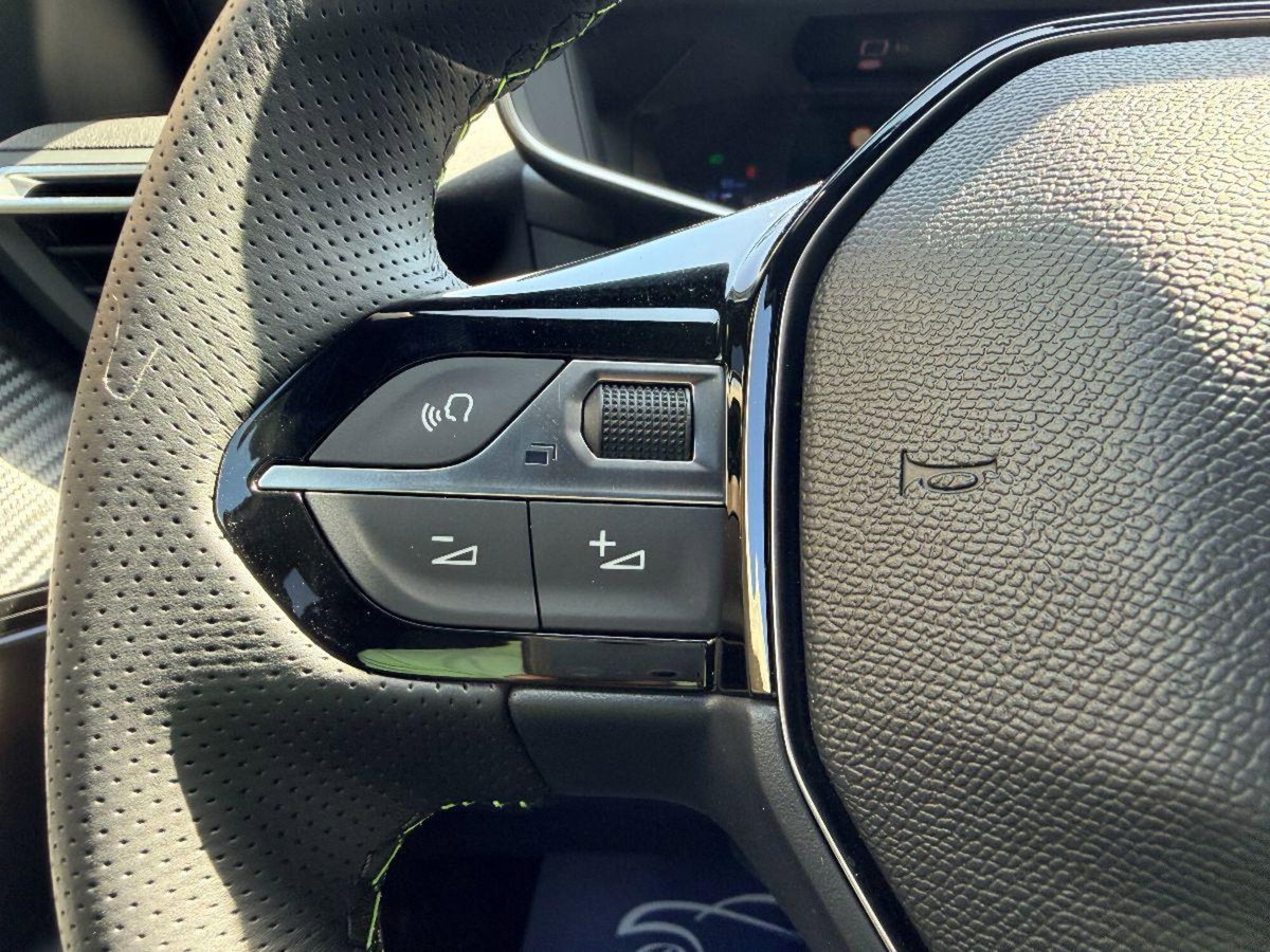Peugeot 2008 1.2 hybrid GT Exclusive 145cv e-dcs6 (18)