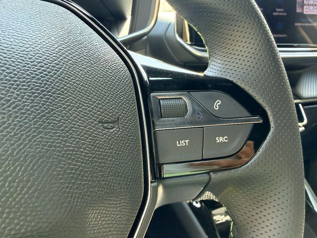 Peugeot 2008 1.2 hybrid GT Exclusive 145cv e-dcs6 (19)