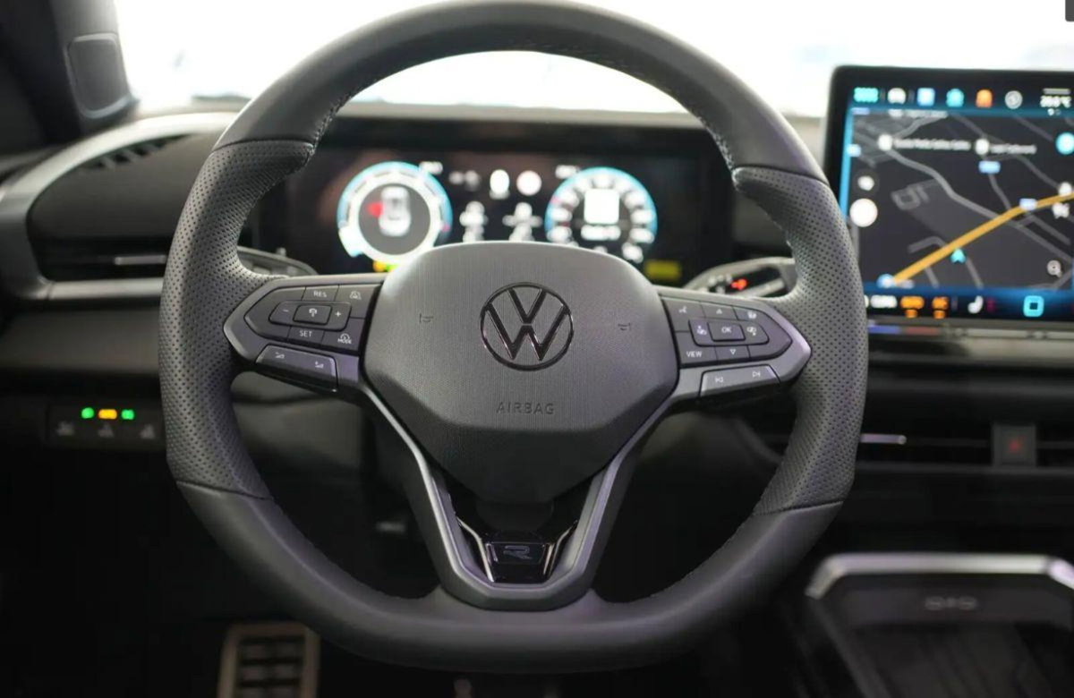 Volkswagen T-Roc 1.5 tsi R-Line dsg (11)