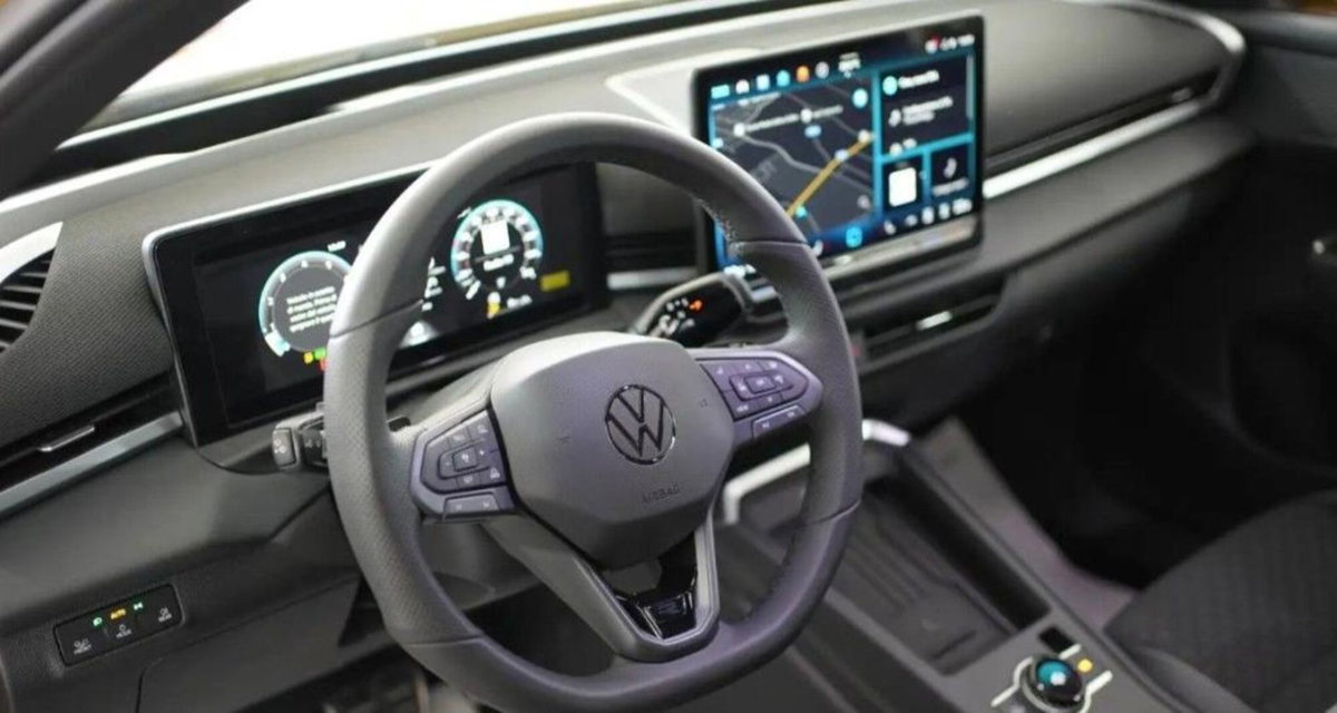 Volkswagen T-Roc 1.5 tsi R-Line dsg (6)