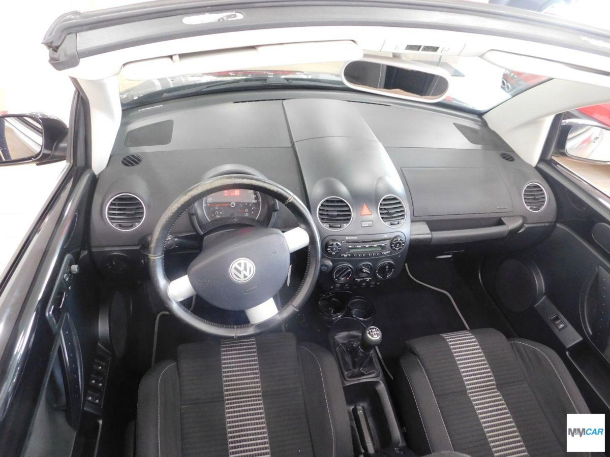 Volkswagen New Beetle Cabrio TDI 105CV (13)