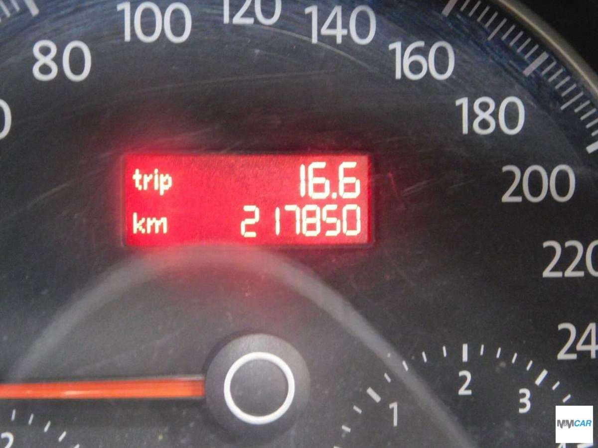 Volkswagen New Beetle Cabrio TDI 105CV (14)