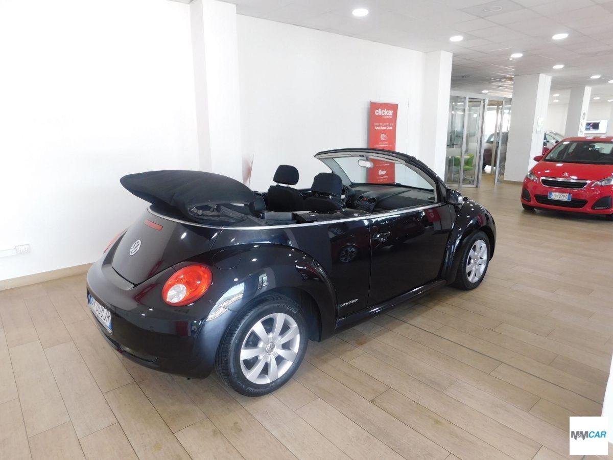 Volkswagen New Beetle Cabrio TDI 105CV (3)