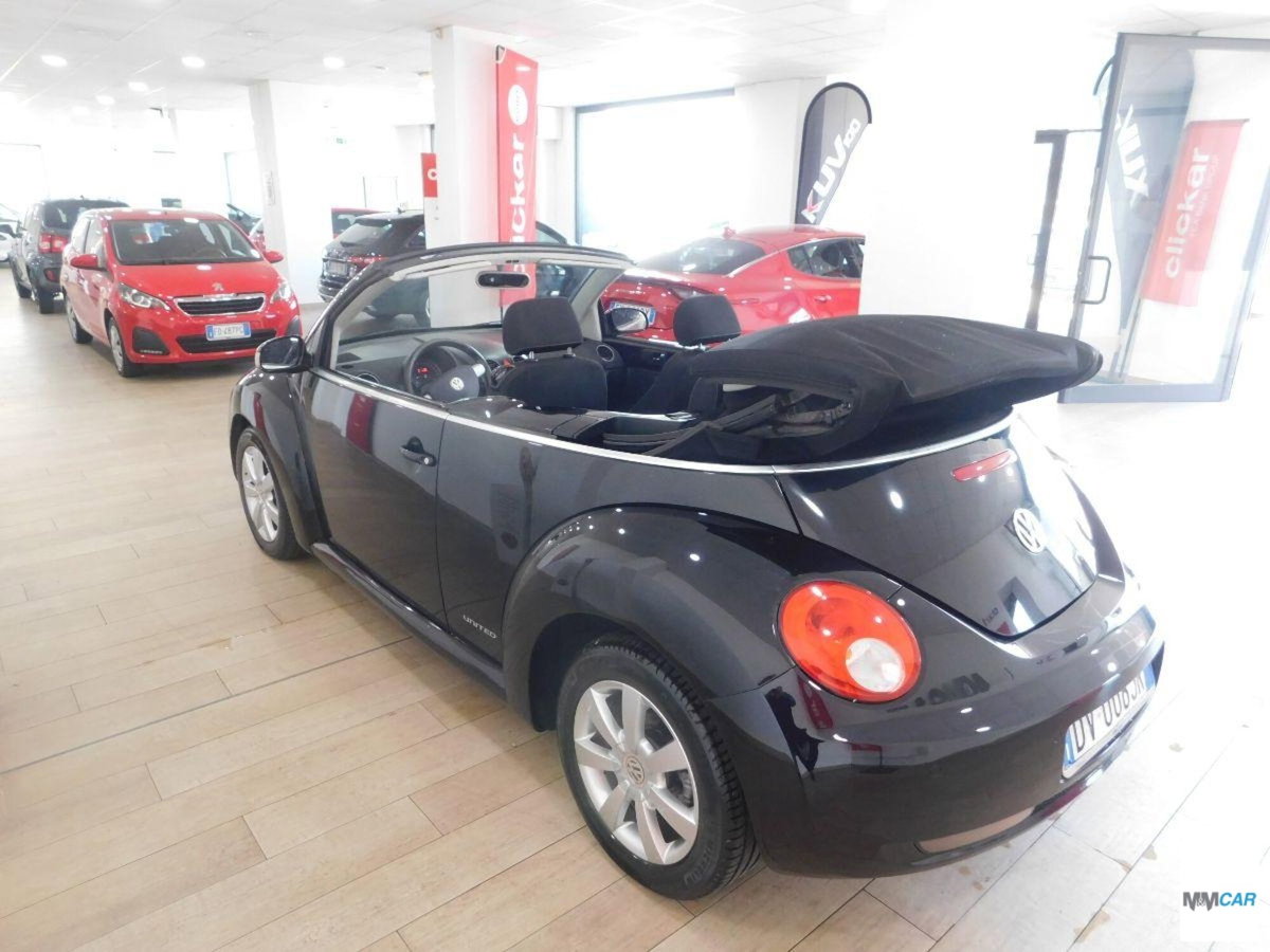 Volkswagen New Beetle Cabrio TDI 105CV (4)