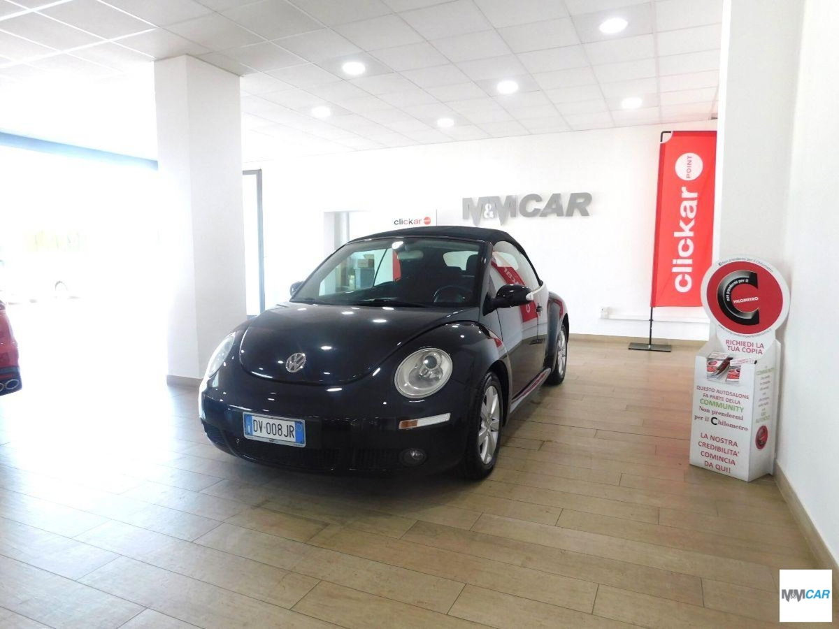 Volkswagen New Beetle Cabrio TDI 105CV (5)