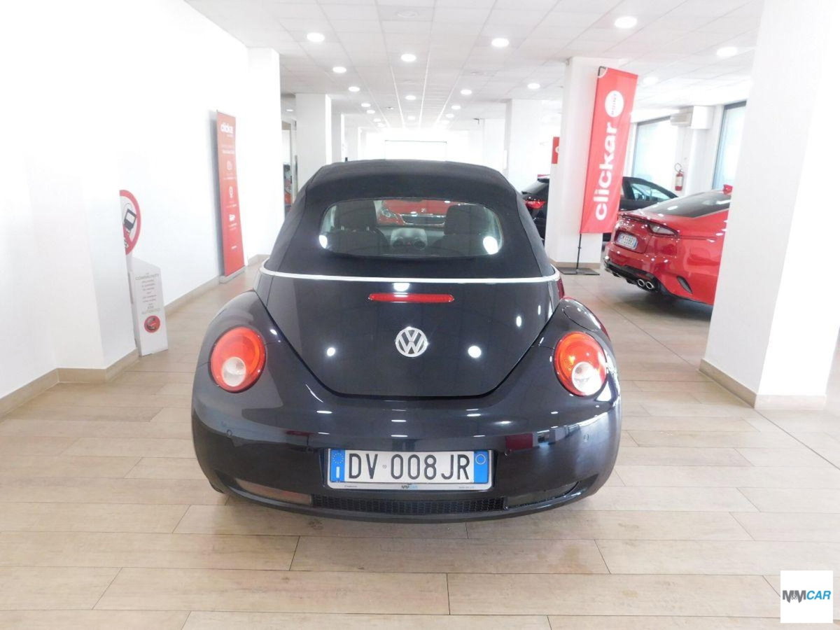Volkswagen New Beetle Cabrio TDI 105CV (7)