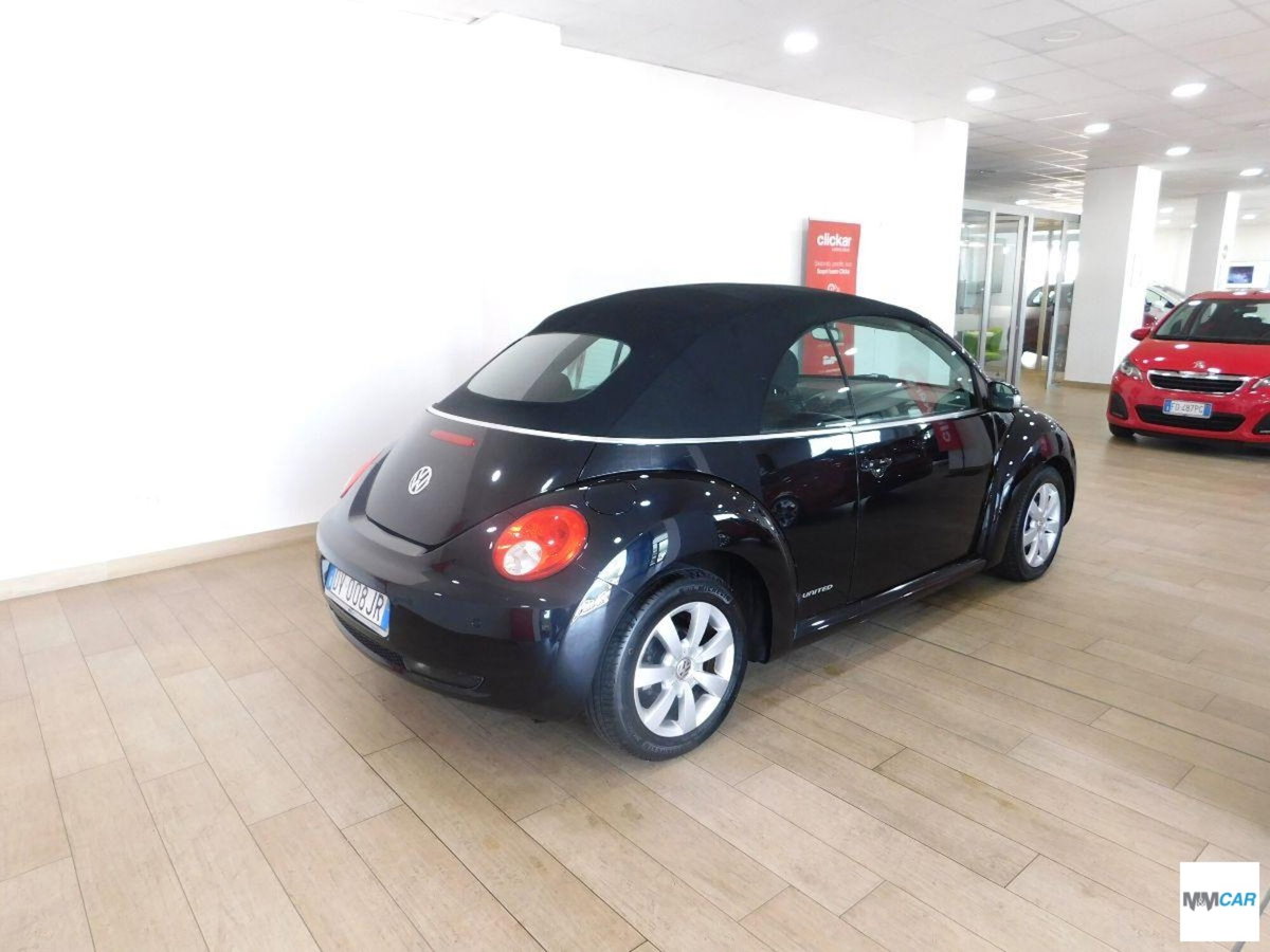 Volkswagen New Beetle Cabrio TDI 105CV (8)