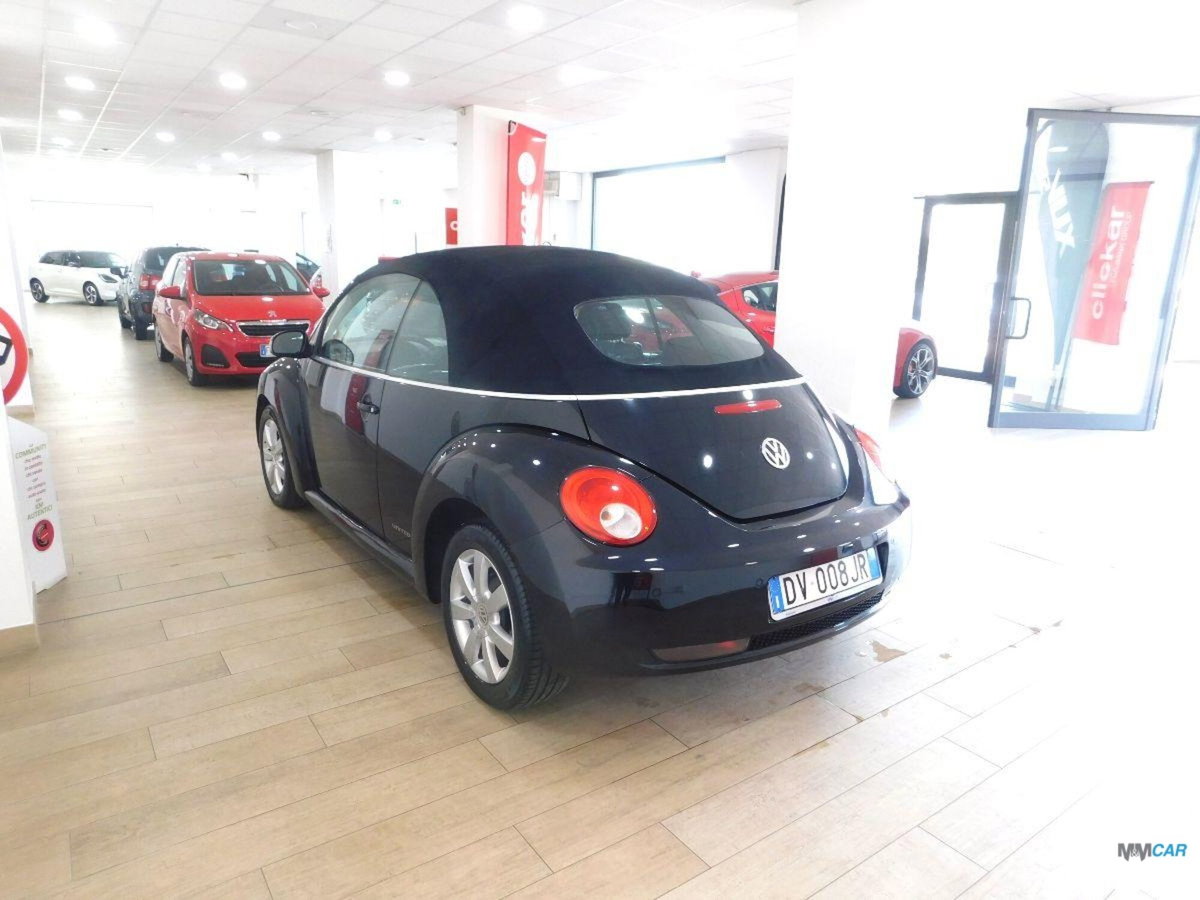 Volkswagen New Beetle Cabrio TDI 105CV (9)