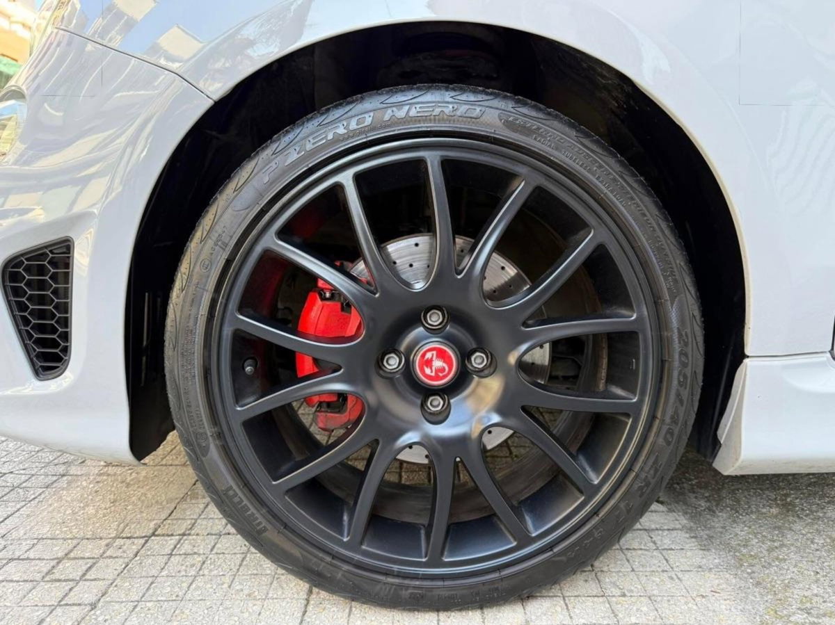 Abarth 595 595 1.4 Turbo T-Jet 165 CV (14)