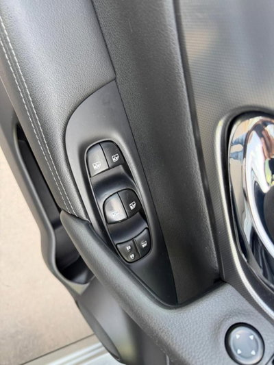 Nissan Qashqai 1.3 DIG-T 140 CV Tekna (11)