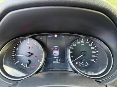 Nissan Qashqai 1.3 DIG-T 140 CV Tekna (17)