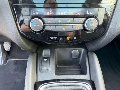 Nissan Qashqai 1.3 DIG-T 140 CV Tekna (19)