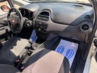 Fiat Punto 1.3 MJT II 75 CV 5 porte Street (15)