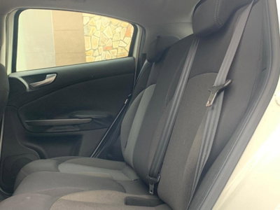 Alfa Romeo Giulietta 1.6 JTDm-2 Distinctive (10)
