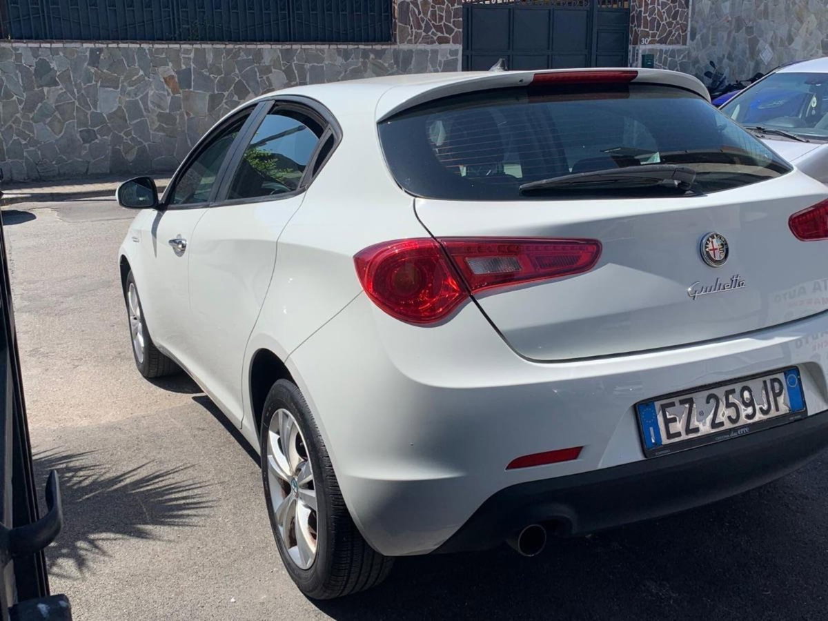 Alfa Romeo Giulietta 1.6 JTDm-2 Distinctive (4)
