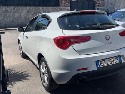 Alfa Romeo Giulietta 1.6 JTDm-2 Distinctive (4)
