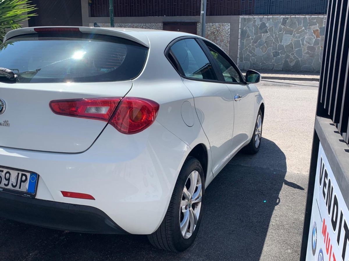 Alfa Romeo Giulietta 1.6 JTDm-2 Distinctive (5)
