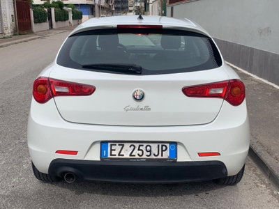 Alfa Romeo Giulietta 1.6 JTDm-2 Distinctive (6)