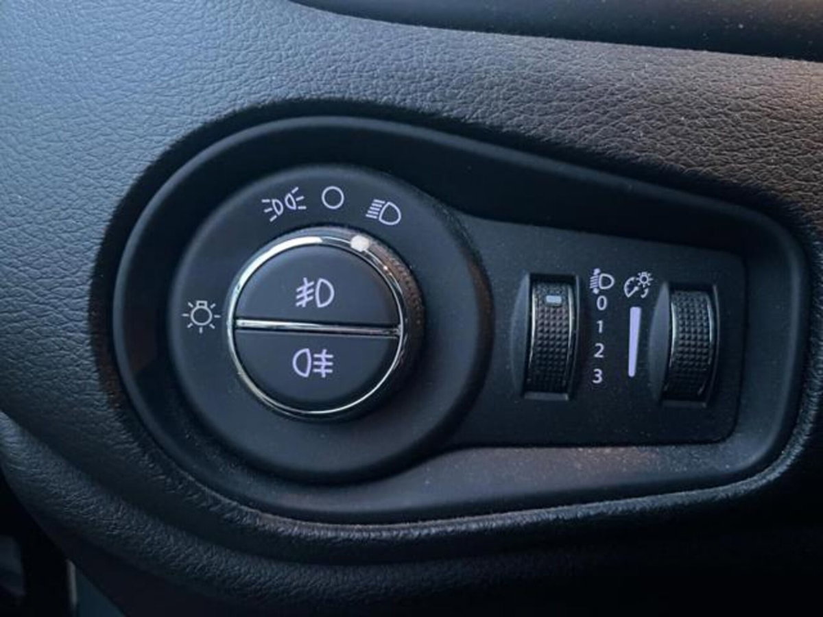 Jeep Renegade 2.0 Mjt 140CV 4WD Active Drive Limited (13)