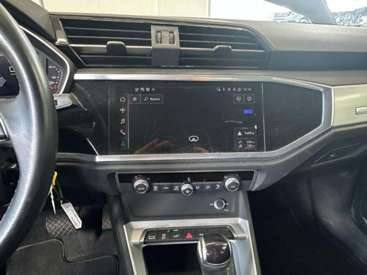 Audi Q3 Sportback 45 TFSI e S tronic Business Plus (17)