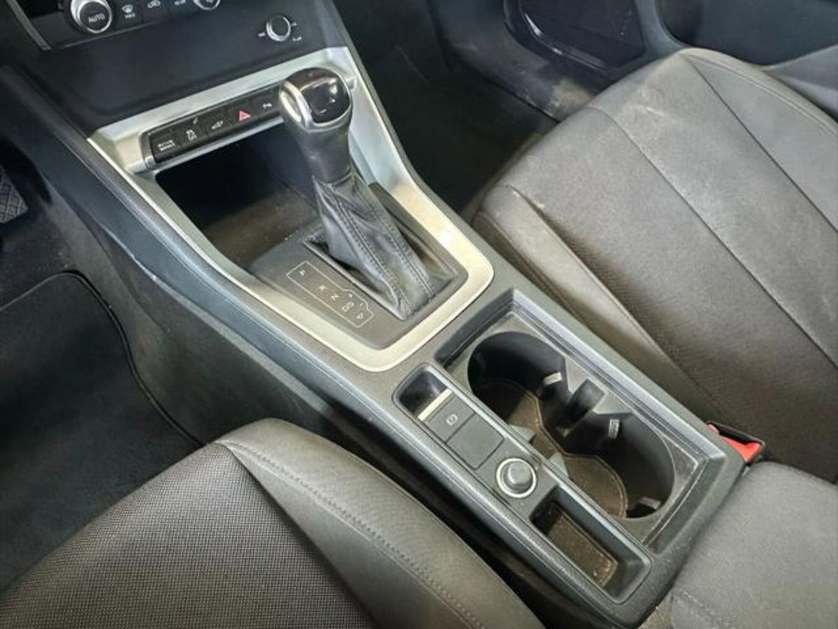 Audi Q3 Sportback 45 TFSI e S tronic Business Plus (18)