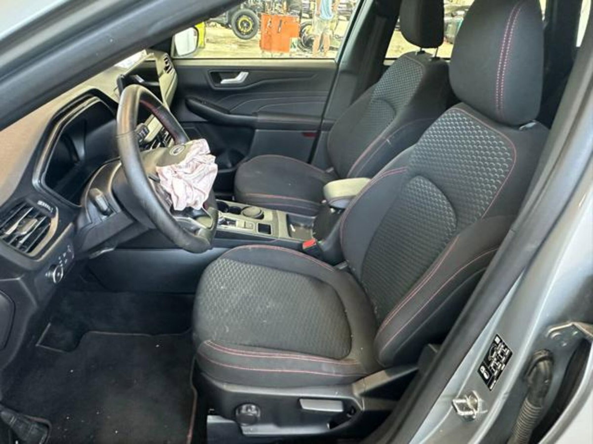 Ford Kuga 2.5 Full Hybrid 190 CV CVT 2WD ST-Line X (13)