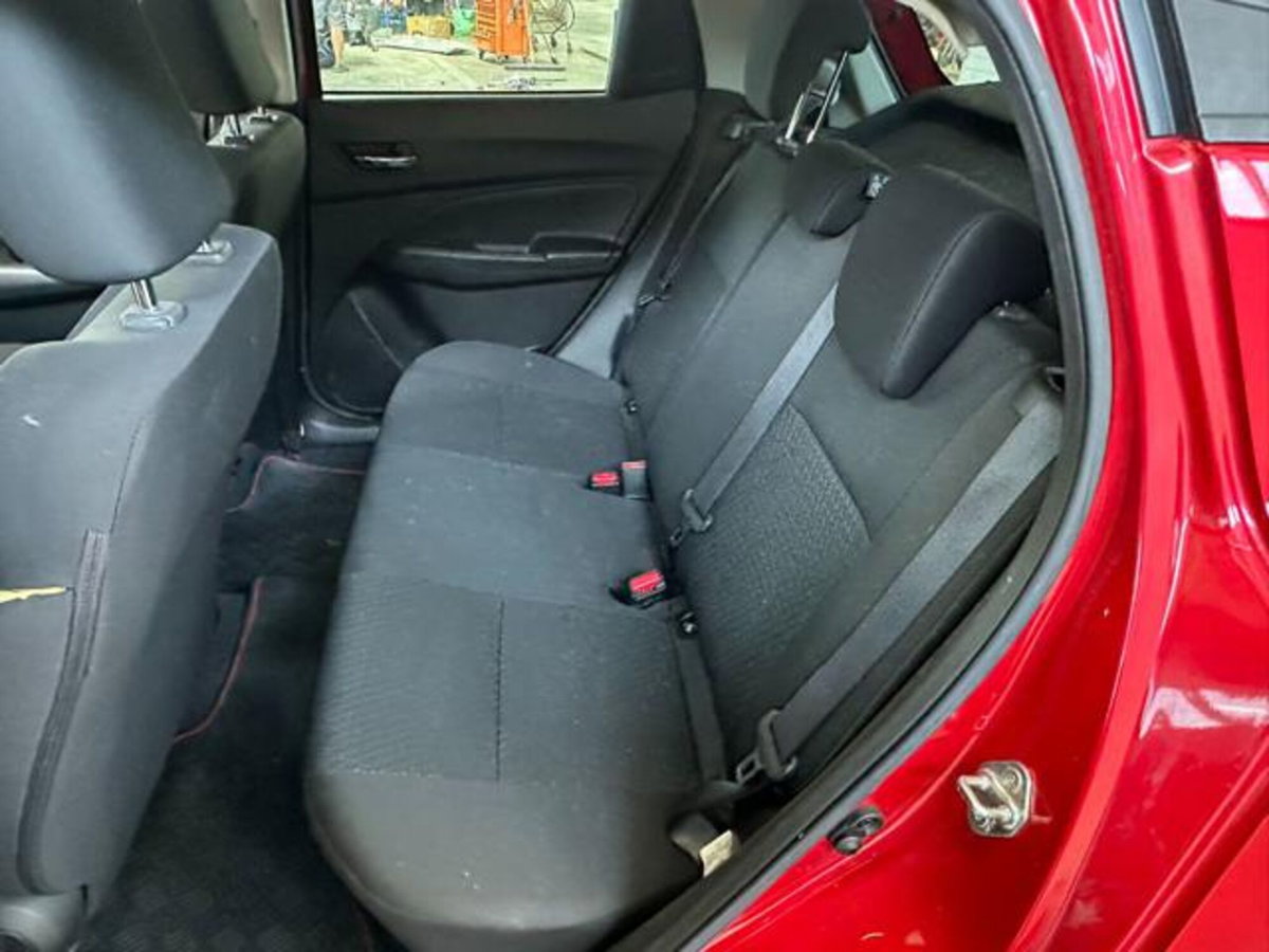 Suzuki Swift 1.2h Top 2wd (14)