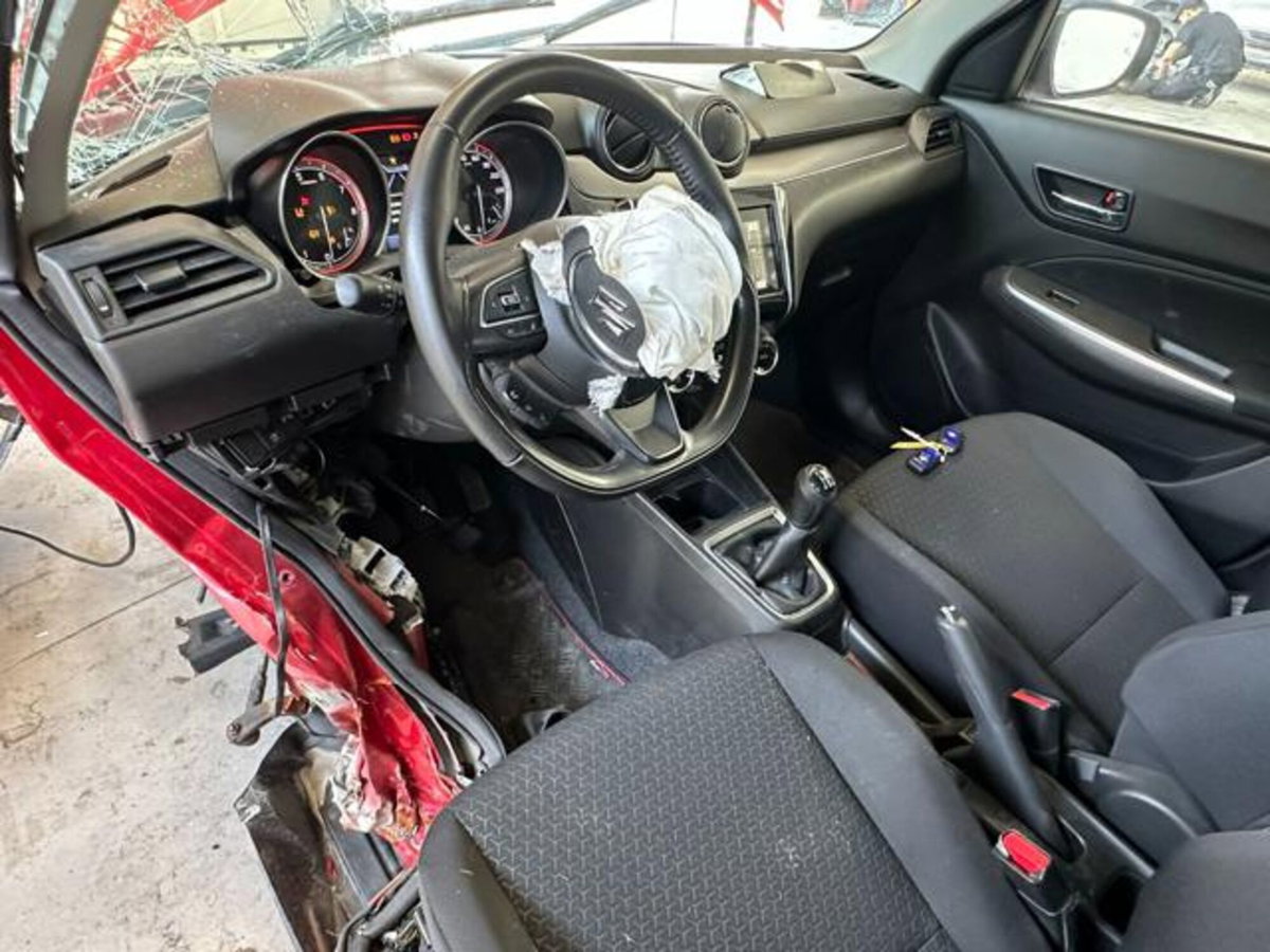 Suzuki Swift 1.2h Top 2wd (15)