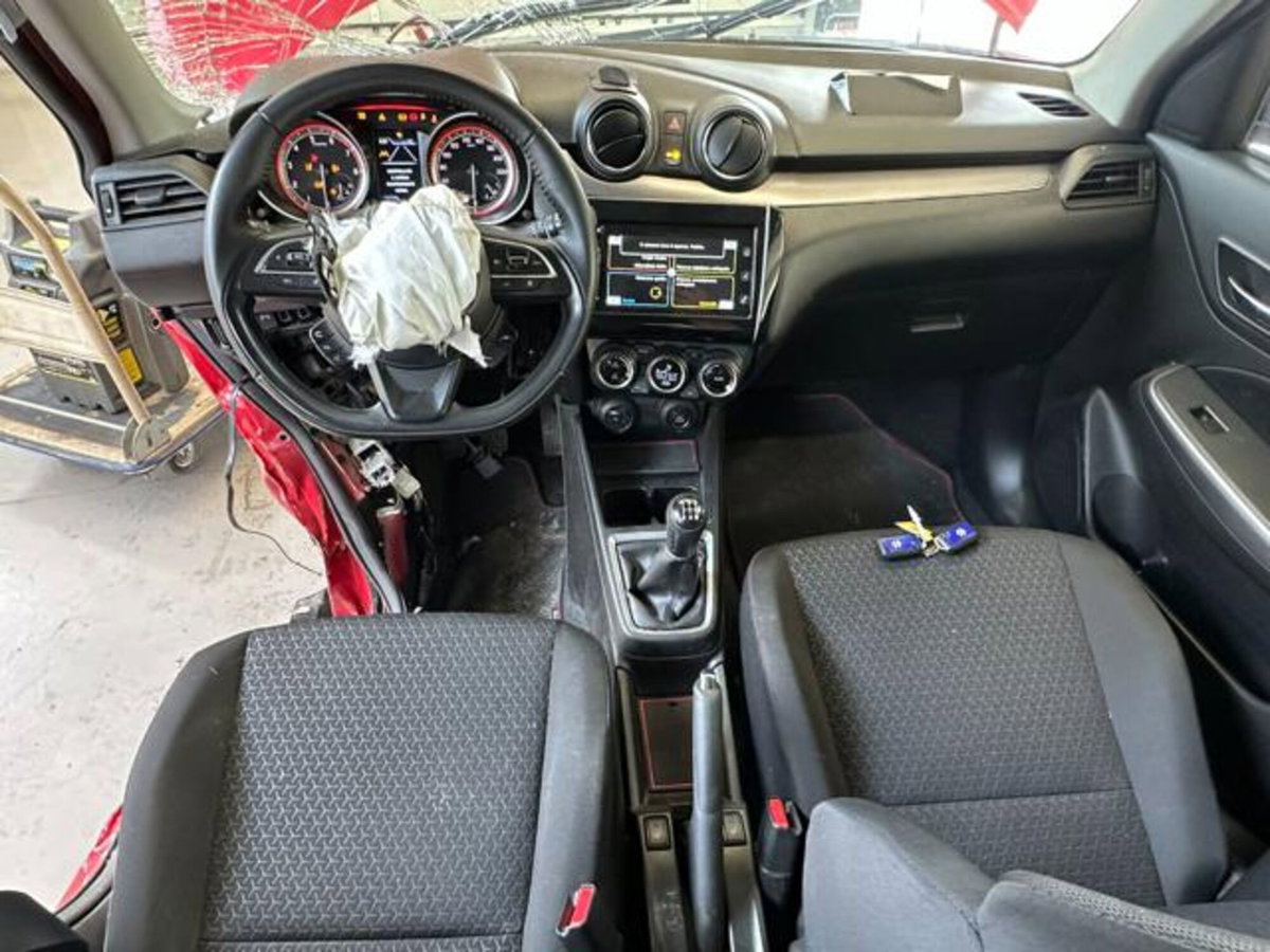 Suzuki Swift 1.2h Top 2wd (16)