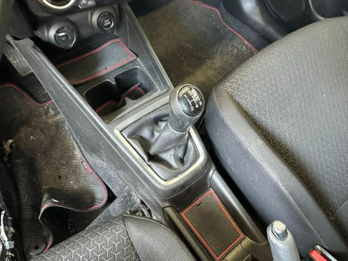 Suzuki Swift 1.2h Top 2wd (19)