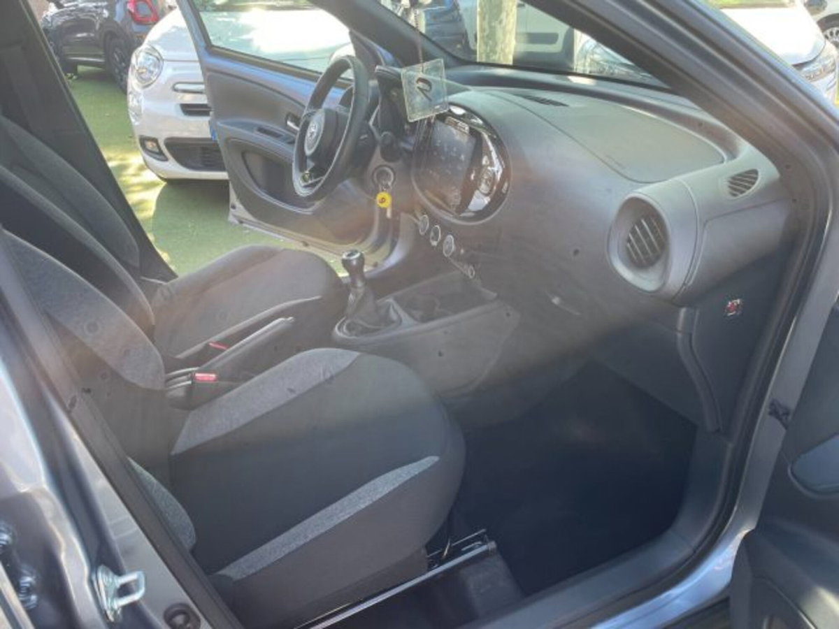 Toyota Aygo X 1.0 VVT-i 72 CV 5 porte Limited Air (9)