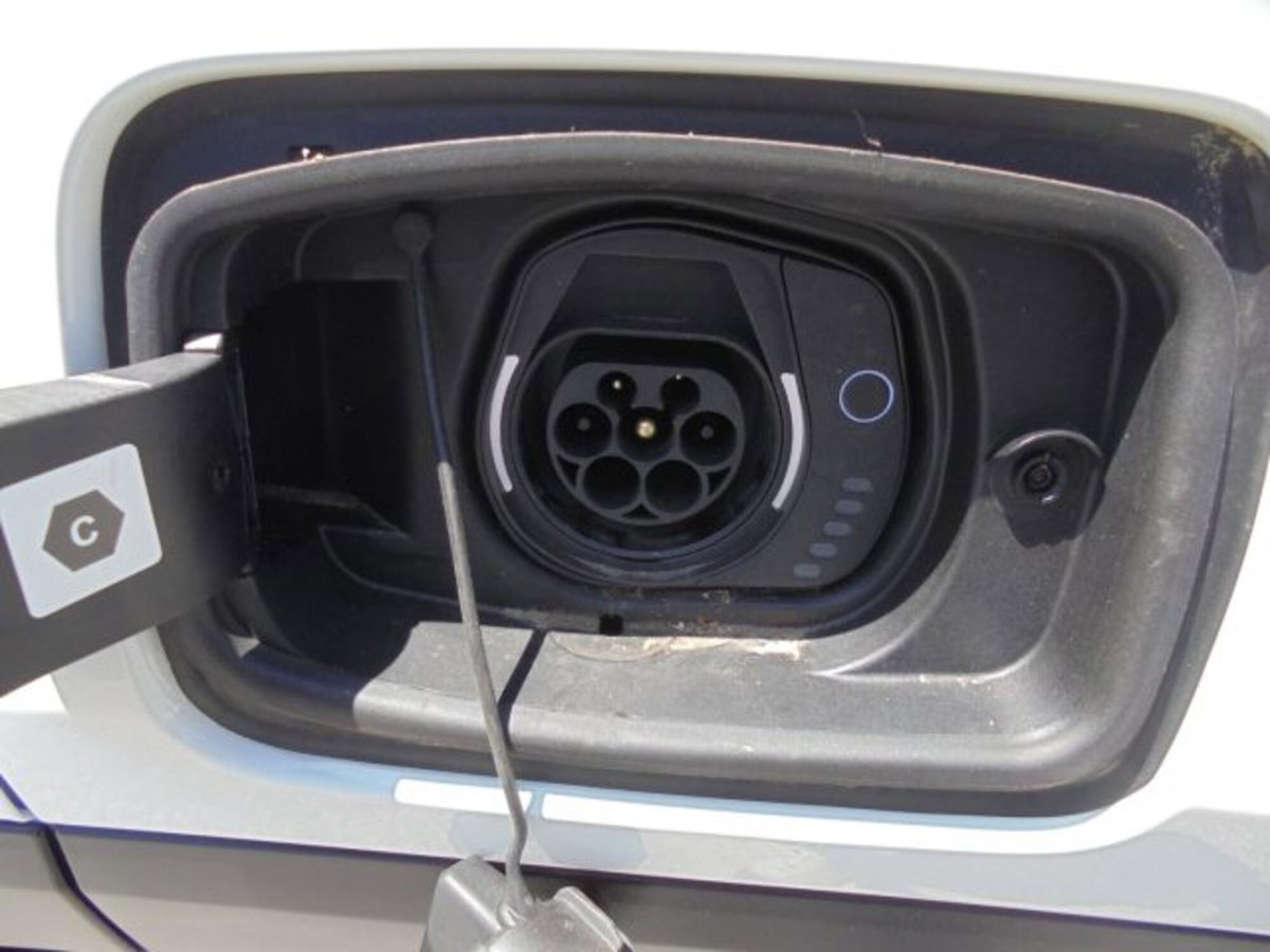 Jeep Renegade 1.3 T4 190CV PHEV 4xe AT6 Limited (16)