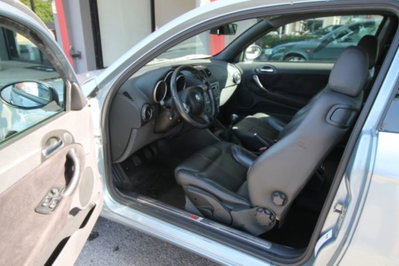 Alfa Romeo 147 1.9 JTD 16V cat 3 porte Distinctive (10)