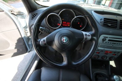 Alfa Romeo 147 1.9 JTD 16V cat 3 porte Distinctive (20)
